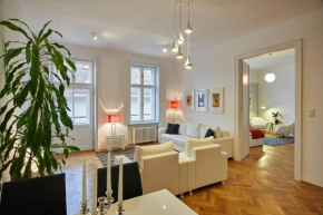 Spacious 1 Bed Basilica Apartment - with balcony